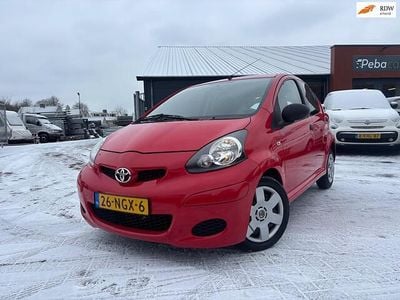 Rood Gebruikt 2010 Toyota Aygo Hatchback | € 3.750 (Eerlijke prijs)