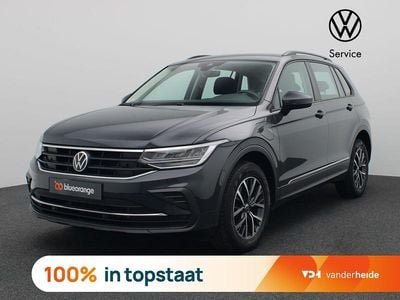 Grijs Gebruikt 2023 VW Tiguan Life SUV | € 34.500 (Super prijs)