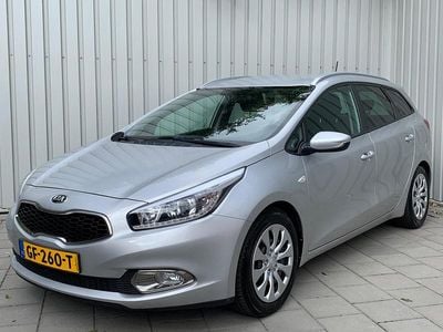 Grijs Occasion 2015 Kia Ceed Comfort Hatchback | € 6.945 (Eerlijke prijs)