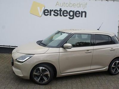 Bruin (metallic) Occasion 2025 Suzuki Swift Style Hatchback | € 22.950 (Iets duurder)