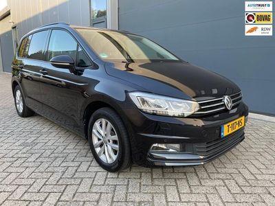 tweedehands VW Touran 1.4 TSI Connected Series 7p / Panorama dak / Navi