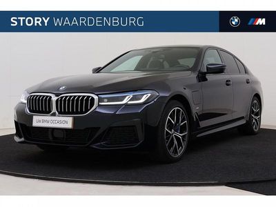 M carbonschwarz (donker zwart metallic) Gebruikt 2021 BMW 520 Executive Sedan | € 36.950 (Iets duurder)