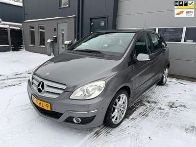 Grijs (metallic) Gebruikt 2010 Mercedes B180 Business MPV | € 7.250 (Eerlijke prijs)