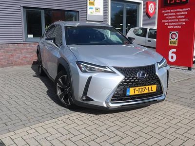 Grijs, metallic lak Gebruikt 2019 Lexus UX 250h Executive Line SUV | € 28.745