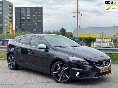 Zwart Gebruikt 2014 Volvo V40 R-Design Stationwagen | € 8.950 (Eerlijke prijs)