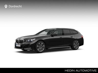 Zwart Gebruikt 2025 BMW 520 M Sport Stationwagen | € 61.895 (Eerlijke prijs)