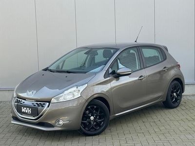 tweedehands Peugeot 208 1.4 e-HDi Active - Automaat - F1 Flippers - PDC - Climate - Cruise Control - OrigNL - NAP