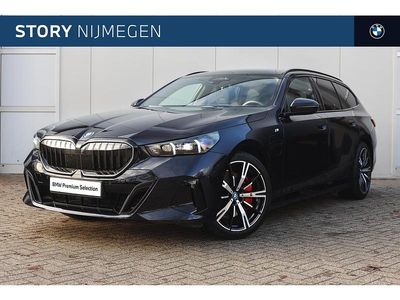 Zwart Occasion 2025 BMW 550e Comfort Edition Stationwagen | € 88.950