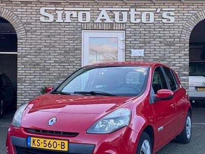 Rood Gebruikt 2013 Renault Clio IV Authentique Hatchback | € 4.499 (Super prijs)