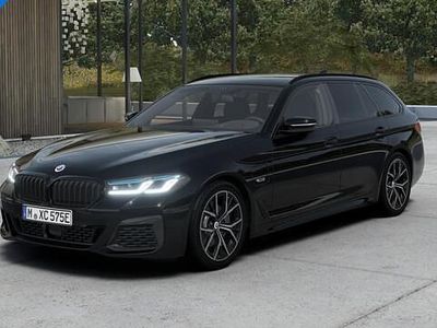 Zwart Occasion 2022 BMW 530e Comfort Edition Stationwagen | € 38.900 (Eerlijke prijs)