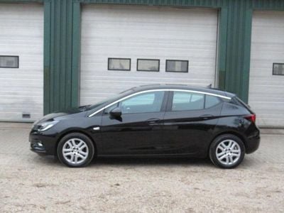 Zwart Gebruikt 2016 Opel Astra Edition Hatchback | € 7.250 (Eerlijke prijs)