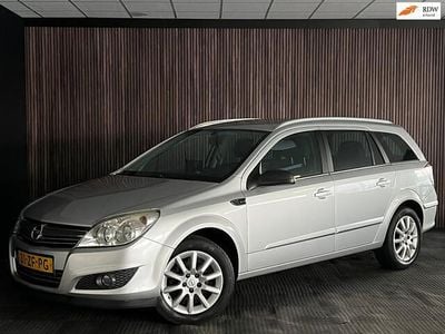 Grijs (metallic) Gebruikt 2008 Opel Astra Executive Stationwagen | € 2.950 (Eerlijke prijs)