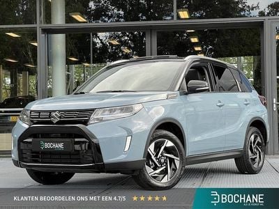 Dbf ice grayish blue & black Occasion 2025 Suzuki Vitara Style SUV | € 30.250 (Eerlijke prijs)