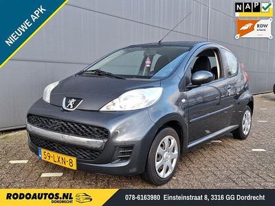 Grijs (metallic) Gebruikt 2010 Peugeot 107 Hatchback | € 2.999 (Eerlijke prijs)