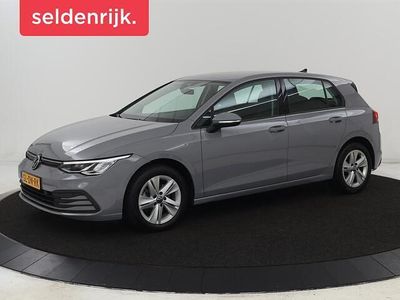 Grijs Gebruikt 2021 VW Golf VIII Life Hatchback | € 17.900 (Iets duurder)