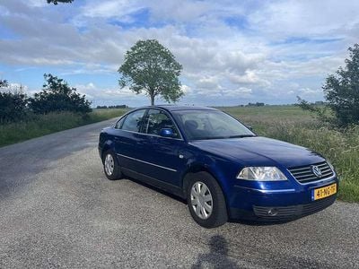 Blauw Gebruikt 2003 VW Passat Sedan | € 1.950 (Iets duurder)