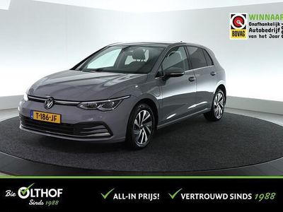 Grijs (parellak) Occasion 2023 VW Golf VIII Style Hatchback | € 29.950 (Eerlijke prijs)