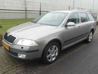 Beige Occasion 2008 Skoda Octavia Elegance Stationwagen | € 1.500 (Eerlijke prijs)