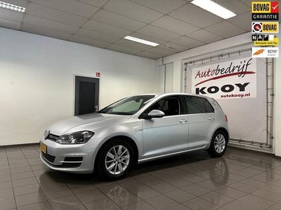 tweedehands VW Golf 1.6 TDI BlueMotion * Navigatie / Trekhaak / Cruise