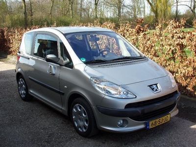 tweedehands Peugeot 1007 1.6-16V Gentry AUTOMAAT NWE APK AIRCO