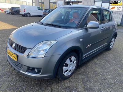 tweedehands Suzuki Swift 1.5 Exclusive / 1JAAR APK / AIRCO / NAP / LEER / BOEKJES / ZEER NETTE AUTO!!!!