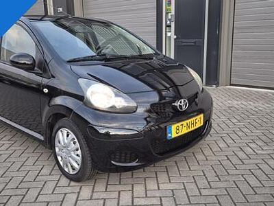 Zwart Gebruikt 2010 Toyota Aygo Comfort Hatchback | € 3.750 (Eerlijke prijs)