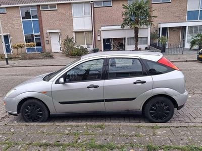 Zilver Gebruikt 2000 Ford Focus Ambiente Hatchback | € 1.000 (Eerlijke prijs)
