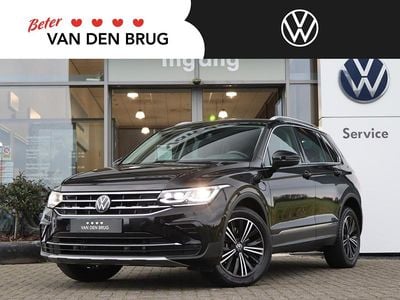 Zwart Gebruikt 2022 VW Tiguan Elegance SUV | € 33.245 (Goede deal)
