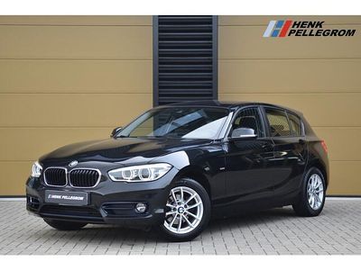 Zwart (metallic) Gebruikt 2017 BMW 118 Sport Line Hatchback | € 17.950 (Eerlijke prijs)