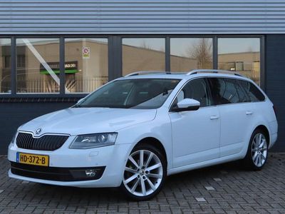 Wit Occasion 2015 Skoda Octavia Business Line Stationwagen | € 8.450 (Duur)