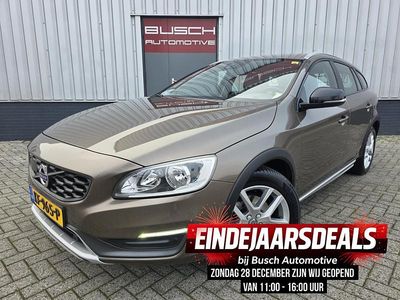 Bruin (metallic) Gebruikt 2016 Volvo V60 CC Summum Stationwagen | € 19.995 (Duur)
