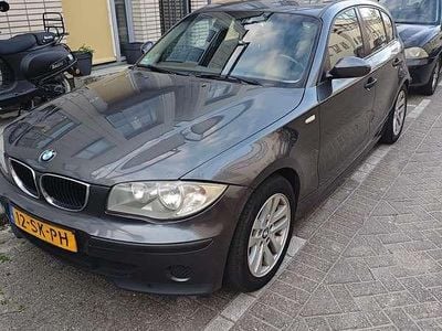 Occasion BMW 118 122 PK (89 kW) 2006 Grijs Hatchback