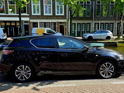 Lexus CT200h