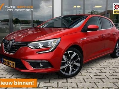 Rood (metallic) Gebruikt 2017 Renault Mégane IV Bose Edition Hatchback | € 9.900 (Eerlijke prijs)