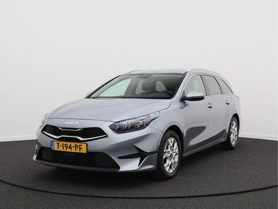 Grijs Gebruikt 2023 Kia Ceed Hatchback | € 23.750 (Eerlijke prijs)