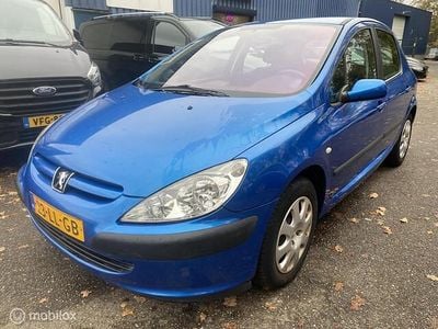 Blauw (metallic) Gebruikt 2003 Peugeot 307 Hatchback | € 999 (Eerlijke prijs)