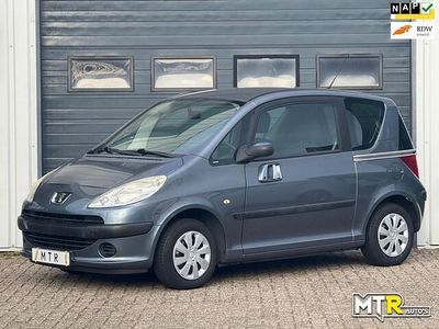 Grijs (metallic) Gebruikt 2005 Peugeot 1007 MPV | € 2.850 (Iets duurder)