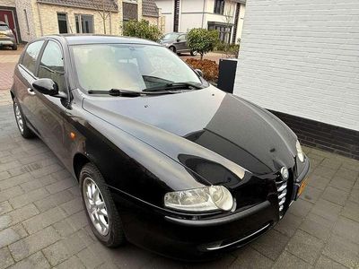 Zwart Gebruikt 2002 Alfa Romeo 147 Progression Hatchback | € 1.995 (Eerlijke prijs)