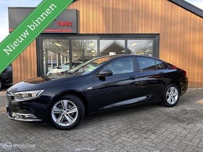 Zwart Occasion 2017 Opel Insignia Edition Hatchback | € 8.000 (Goede deal)