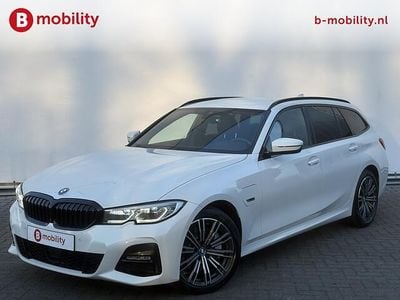 Wit Occasion 2021 BMW 330 Executive Stationwagen | € 27.695 (Super prijs)