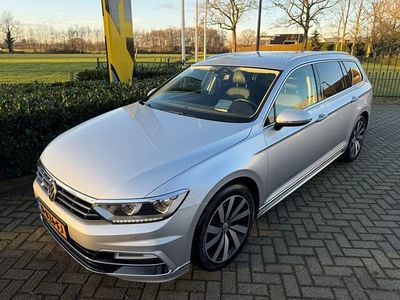 Grijs (metallic) Occasion 2019 VW Passat Highline Stationwagen | € 21.950 (Iets duurder)