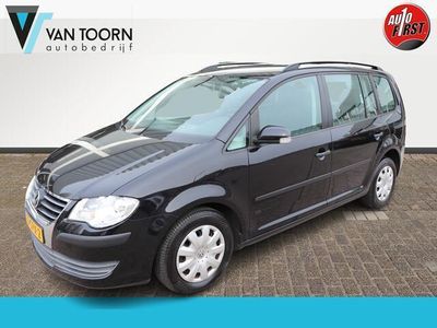 tweedehands VW Touran 1.6 Optive. Trekhaak, dealeronderhouden.