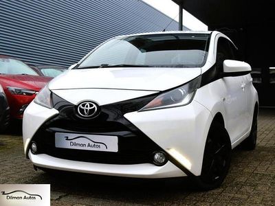 Wit Occasion 2014 Toyota Aygo X-play Hatchback | € 4.995 (Iets duurder)