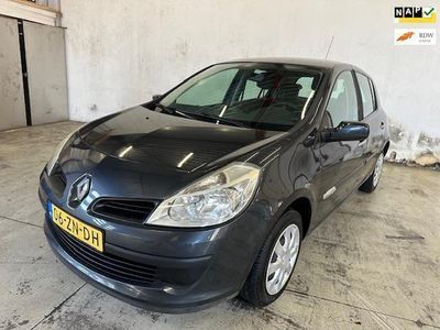 Grijs Gebruikt 2008 Renault Clio II Rip Curl Hatchback | € 2.150 (Iets duurder)