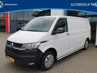 tweedehands VW Transporter 2.0 TDI L2H1 28 Comfortline PDC cruise control achteruitrij camera achterdeuren met ruit bijrijdersbank composition colour met apple carplay navigatie licht en regensensor achterwissers mistlampen voor comfortstoel met armleuningen