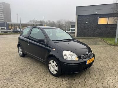 Zwart (metallic) Gebruikt 2003 Toyota Yaris Sol Hatchback | € 2.450 (Eerlijke prijs)