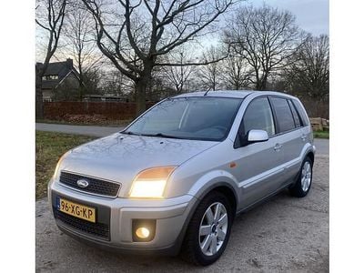 Grijs (metallic) Gebruikt 2007 Ford Fusion Futura MPV | € 1.850 (Goede deal)