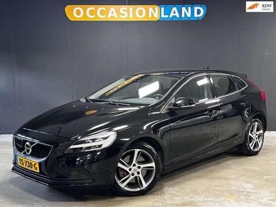 Zwart (metallic) Occasion 2017 Volvo V40 Inscription Hatchback | € 15.900 (Goede deal)