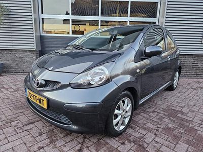 Occasion Toyota Aygo 68 PK (50 kW) 2007 Grijs Hatchback