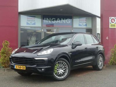 Zwart, metallic lak Gebruikt 2015 Porsche Cayenne SUV | € 23.950 (Eerlijke prijs)